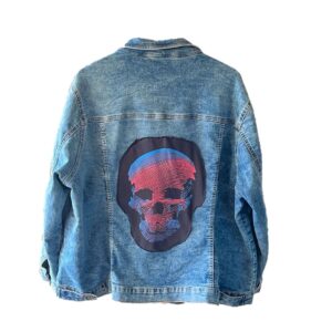 Chaqueta con aplicación de tela calavera